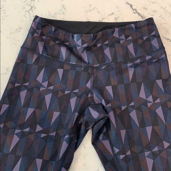 Lululemon yoga pants - size 4 - Picture 3 of 6